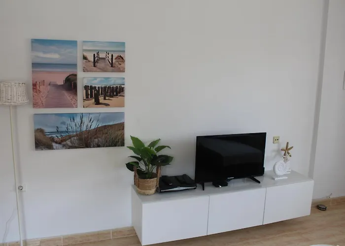 Bungalow With 2 Bedrooms And Roof Terrace In The Center Of La Zenia. Free Wifi.