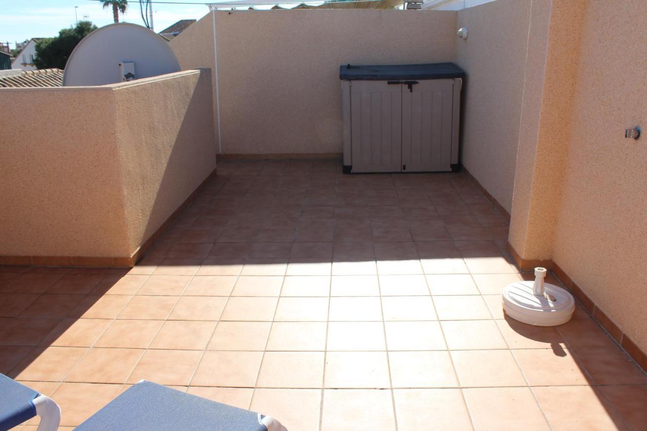 With 2 Bedrooms And Roof Terrace In The Center Of La Zenia. Free Wifi. Сasa de vacaciones *