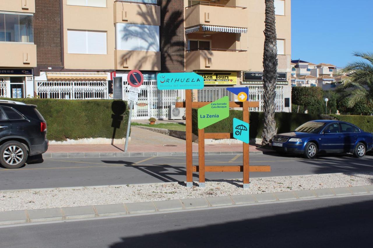 With 2 Bedrooms And Roof Terrace In The Center Of La Zenia. Free Wifi. * Oriola (Orihuela)