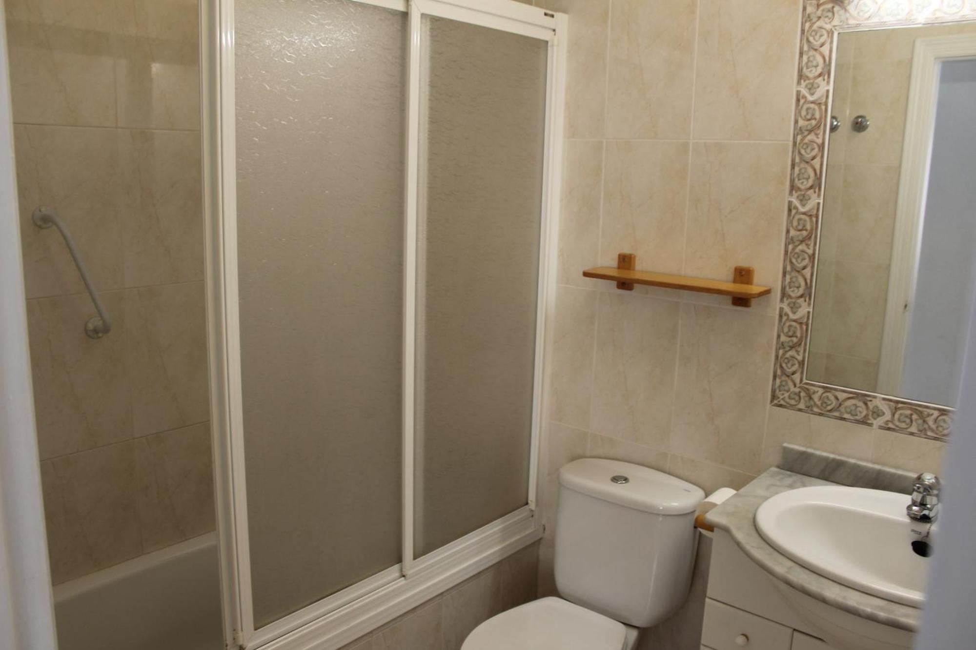 With 2 Bedrooms And Roof Terrace In The Center Of La Zenia. Free Wifi. Сasa de vacaciones *