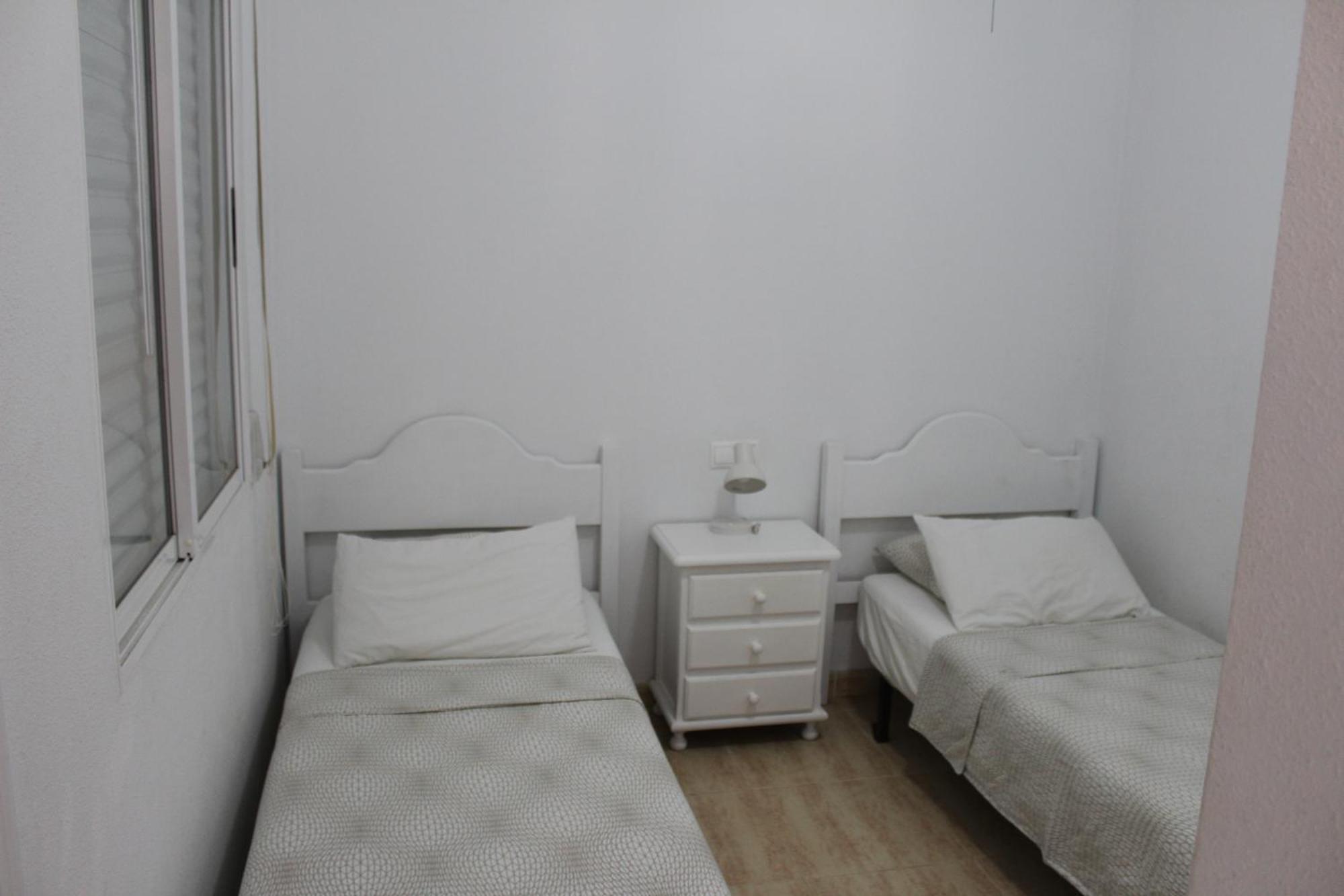 With 2 Bedrooms And Roof Terrace In The Center Of La Zenia. Free Wifi. Oriola (Orihuela)