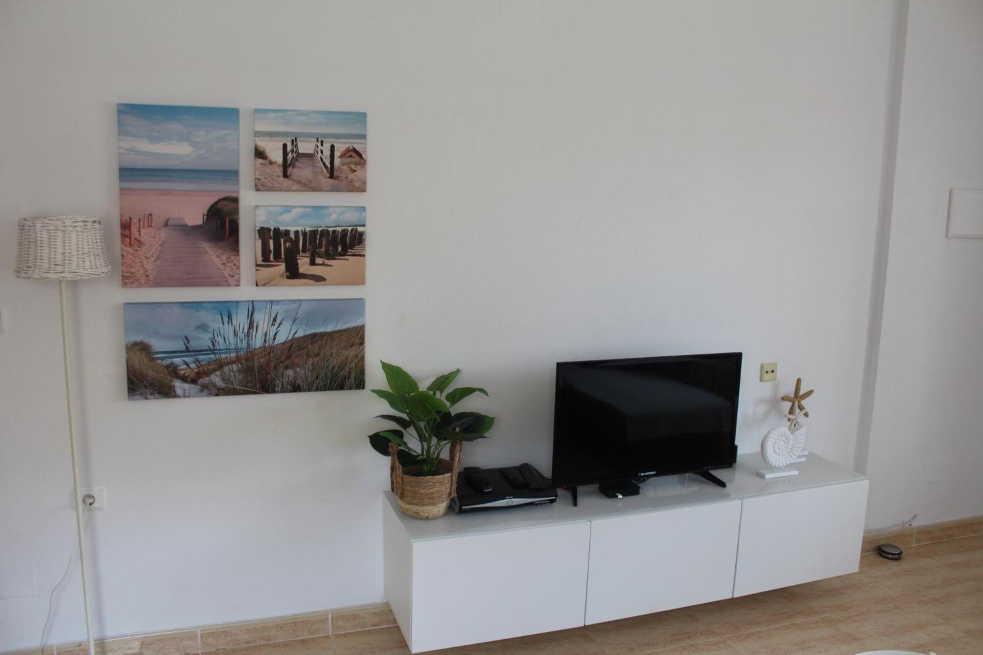 With 2 Bedrooms And Roof Terrace In The Center Of La Zenia. Free Wifi. Oriola (Orihuela)