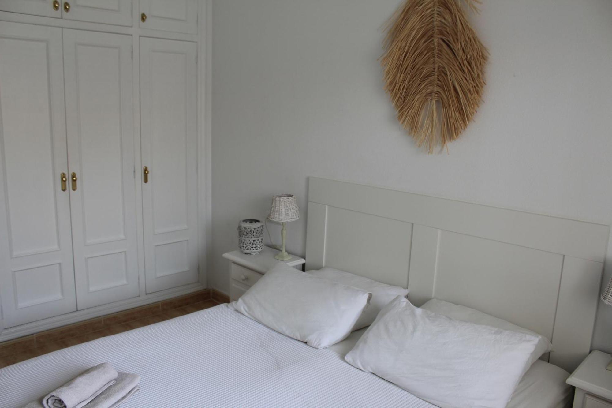 With 2 Bedrooms And Roof Terrace In The Center Of La Zenia. Free Wifi. Oriola (Orihuela)